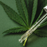 A THC-dús kannabisz készítmények tartós javulást biztosítanak a Tourette-szindrómában szenvedő gyerekeknek